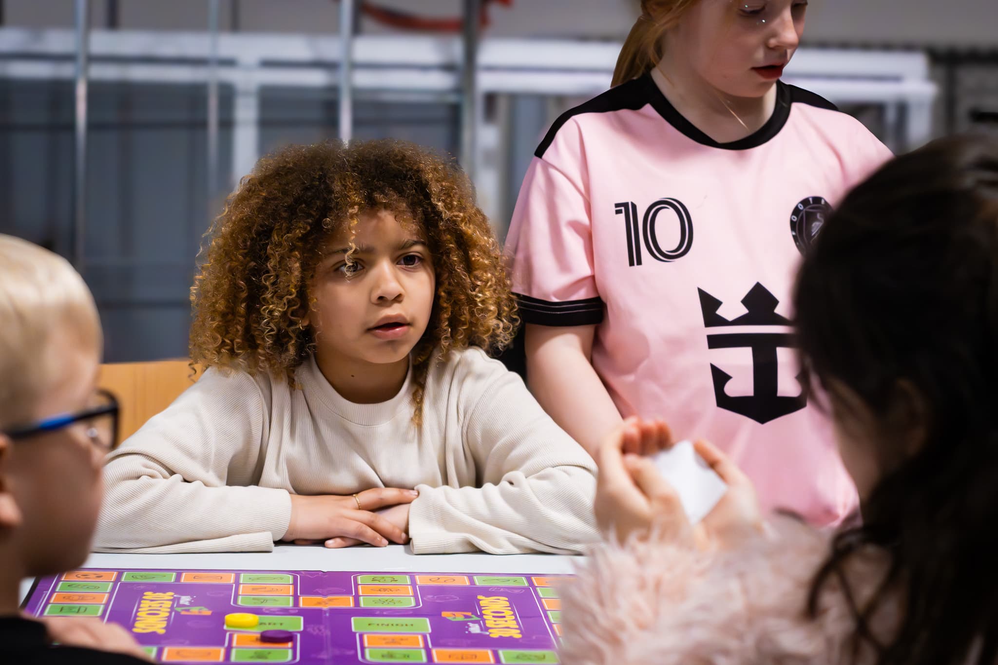 Kinderen spelen een spel tijdens Plexat