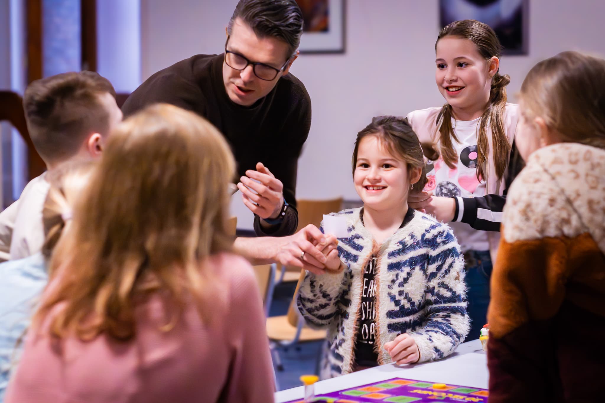 Kinderen en begeleider tijdens Plexat